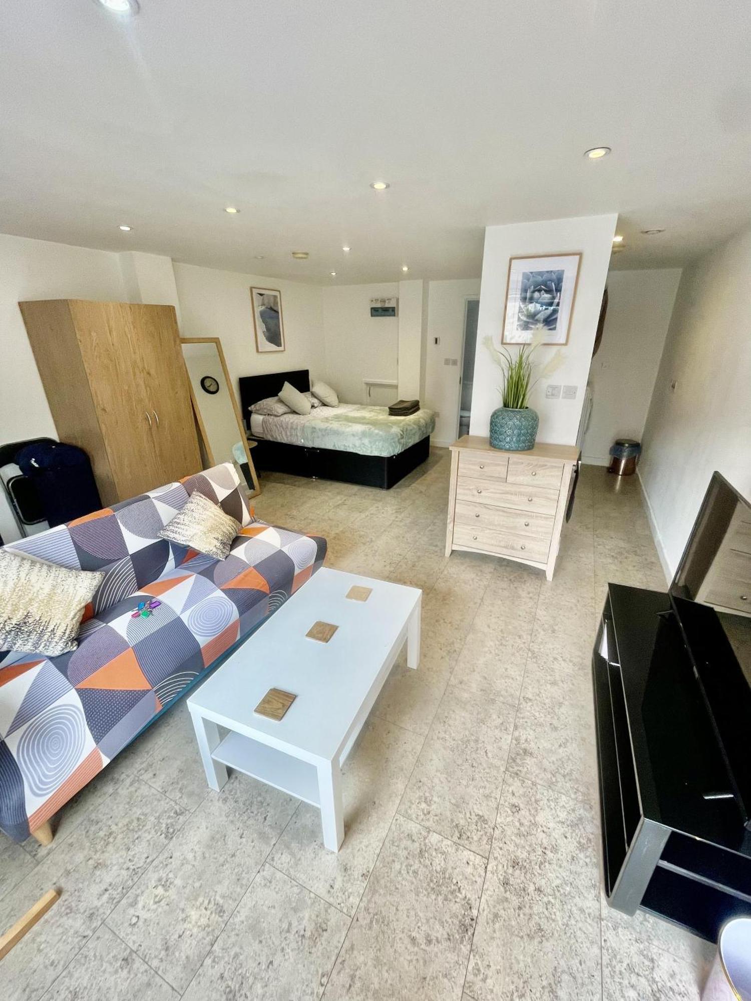 Beautiful In Centre Apartment